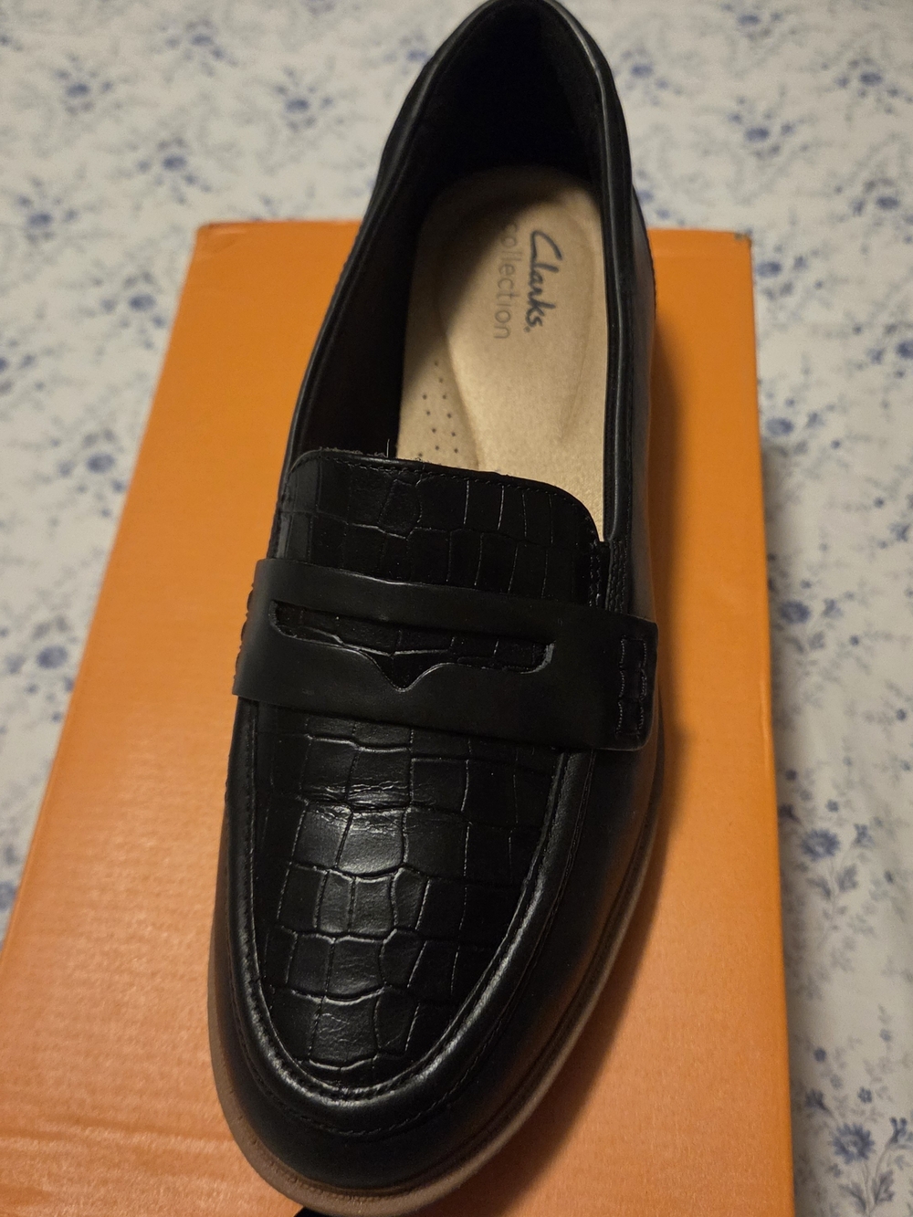 NEW Clark's Black Croc-Texture Penny Loafer for Woman 9W